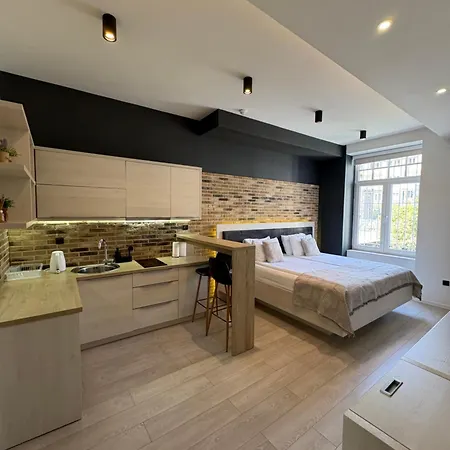 Boulevard Apartment *