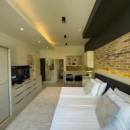 Boulevard Apartment