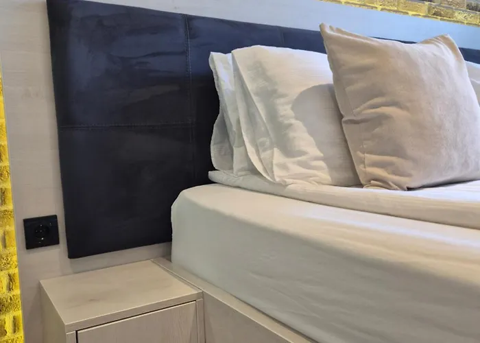 Apartment Boulevard *